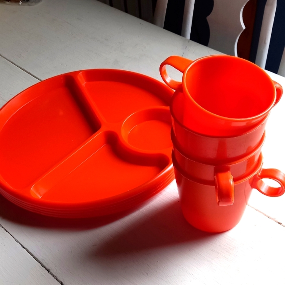 Camping cups and dishes
